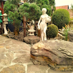 Ampolle z�hradn� bet�nov� socha