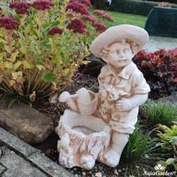 Chlapec zhradnk betnov dekorcia