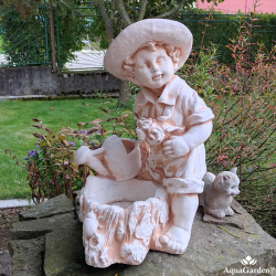 Chlapec zhradnk betnov dekorcia