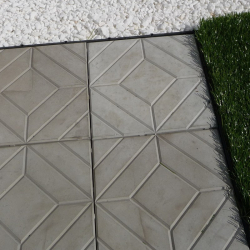 Neviditeľný plastový obrubník Neviditeľný plastový obrubník